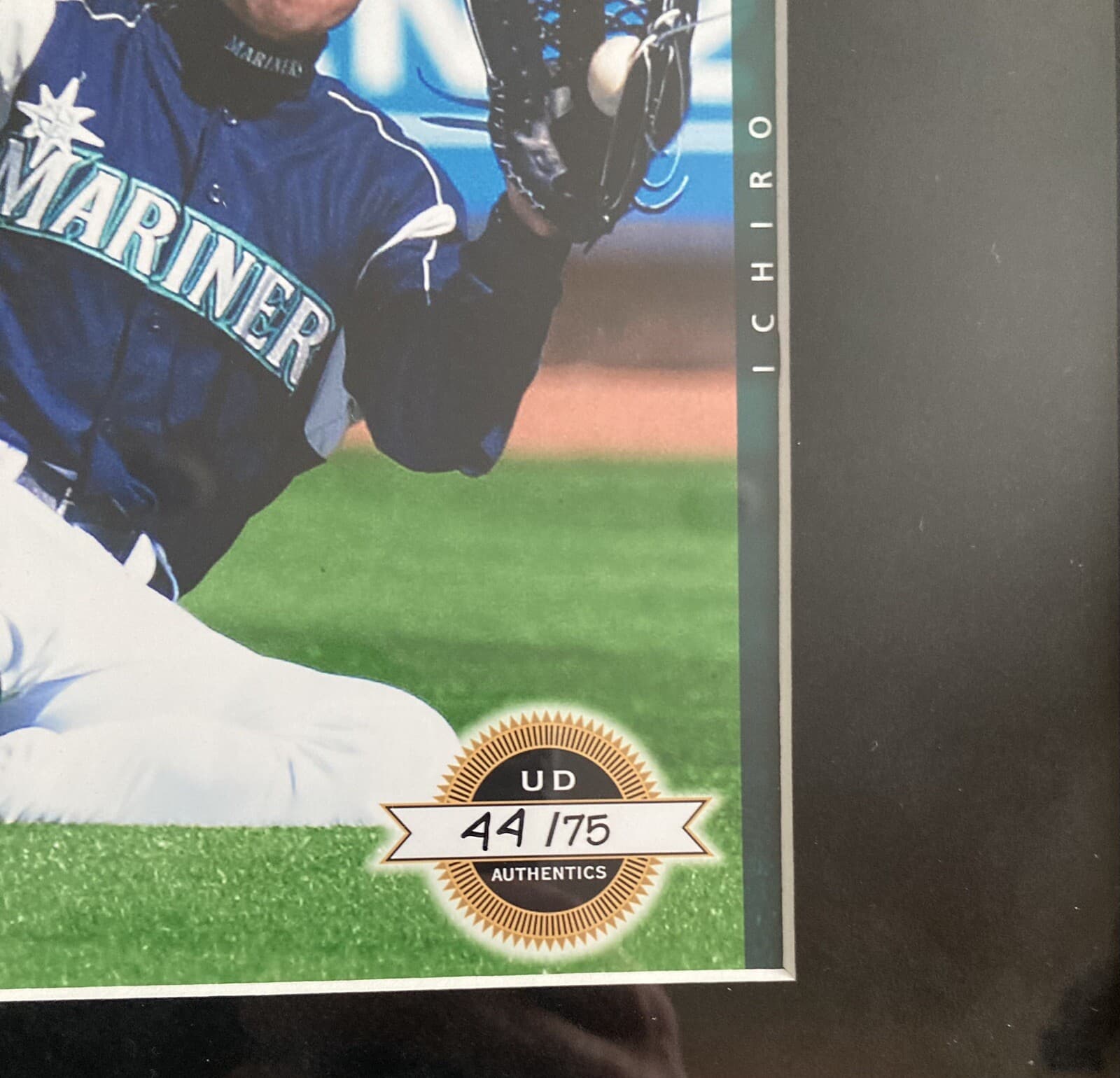ICHIRO 2003 Upper Deck Authentics Framed 11X14 Autograph Photo #44/75 MARINERS 4