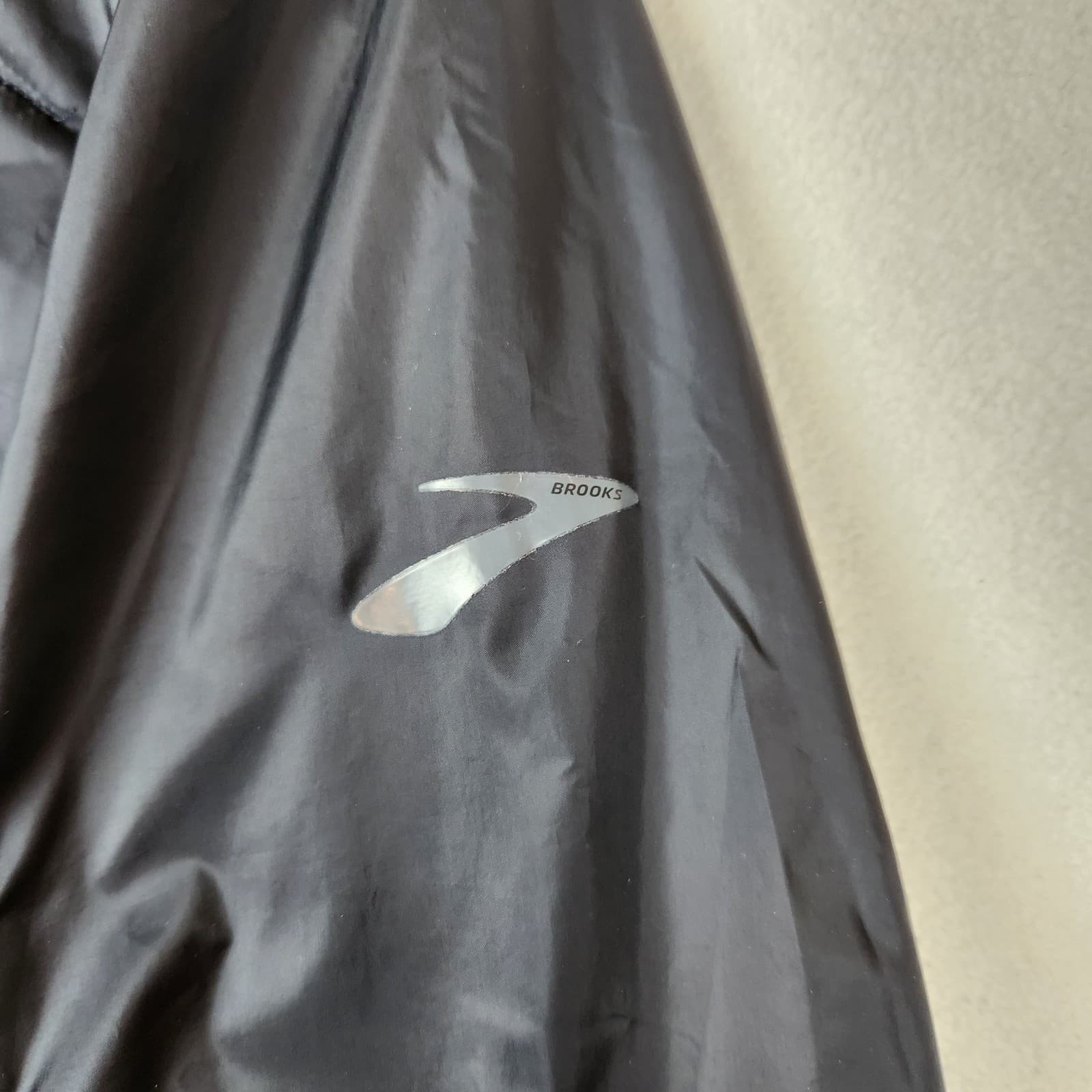 Brooks Shield Hybrid Jacket Mens Medium Insulated Quilted Sleeve Stretch 211300 2