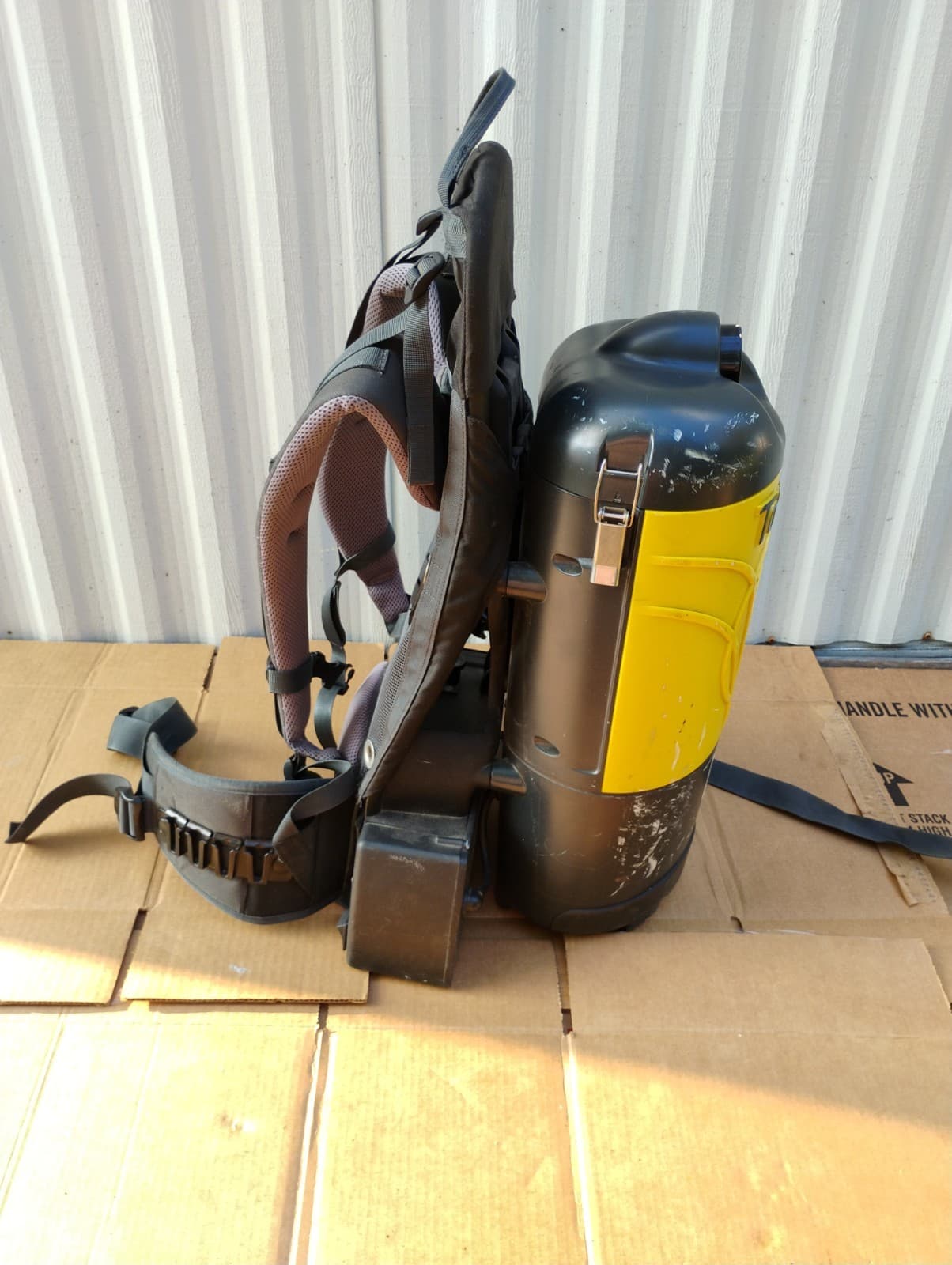 Tornado Pac-Vac 6 Roam, 6 Quart Battery Powered Backpack Vacuum 93016B-1 5