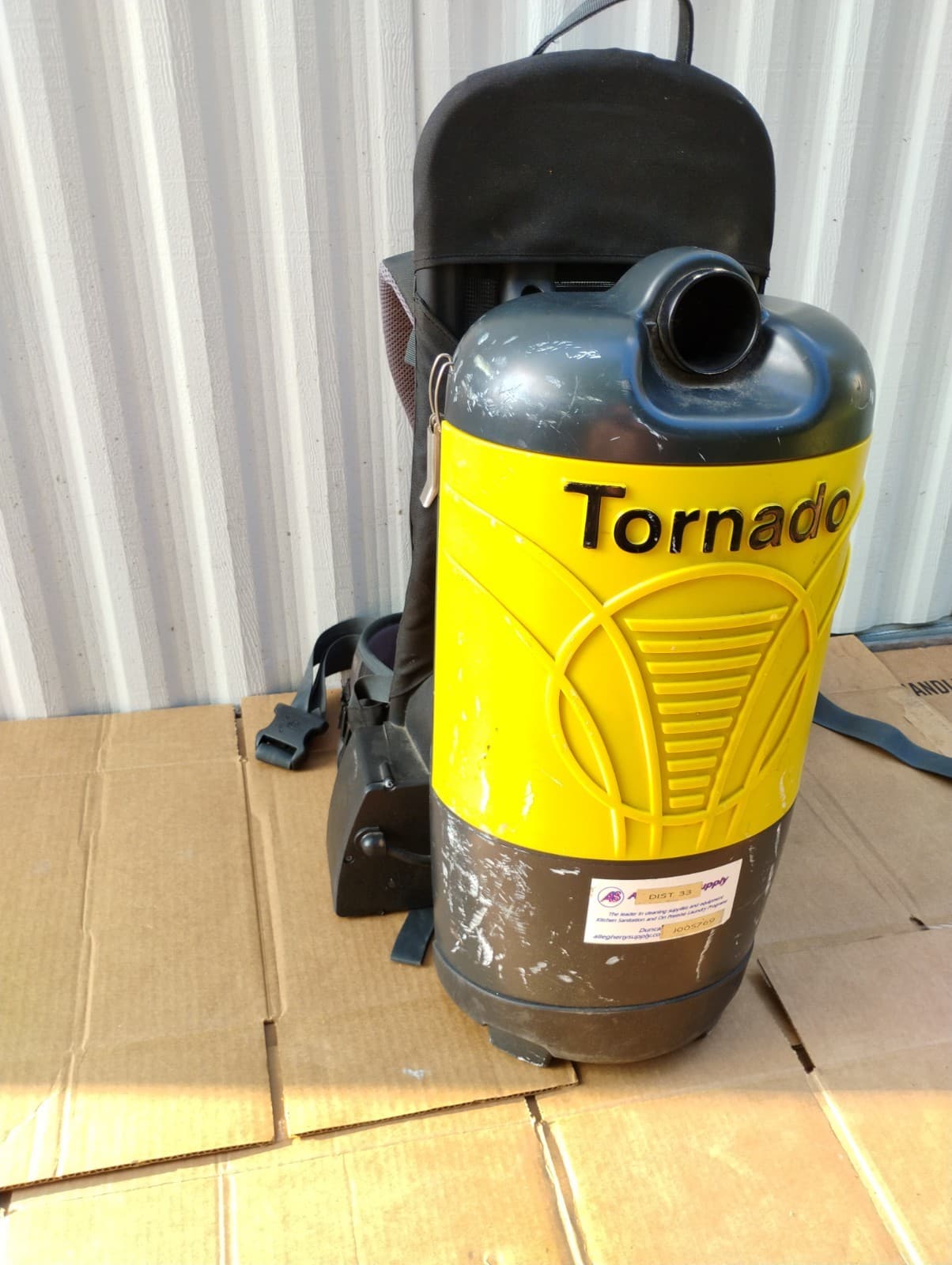 Tornado Pac-Vac 6 Roam, 6 Quart Battery Powered Backpack Vacuum 93016B-1 4