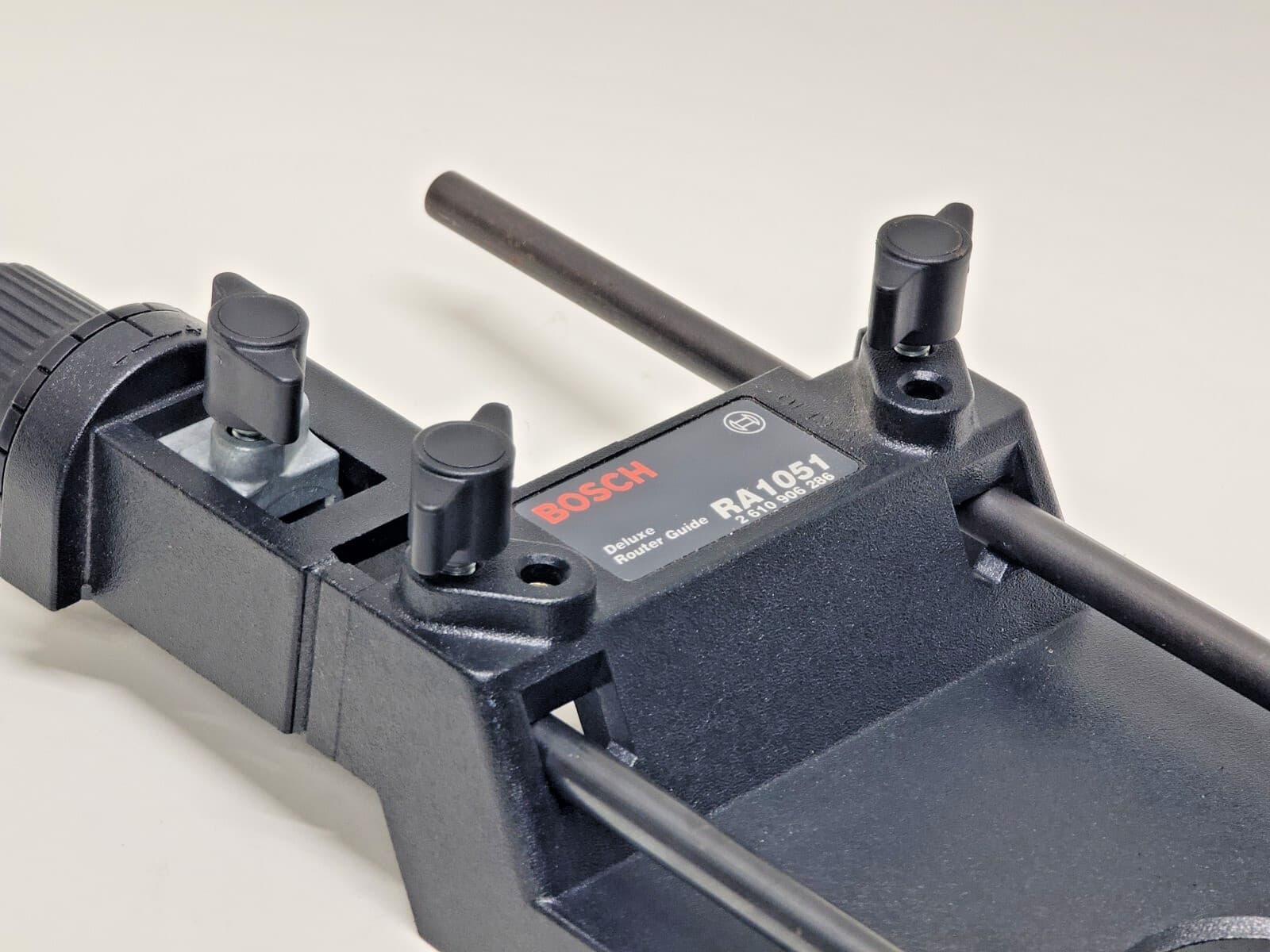 BOSCH RA1051 ADJUSTABLE EDGE GUIDE FOR ROUTER WOODWORKING 2