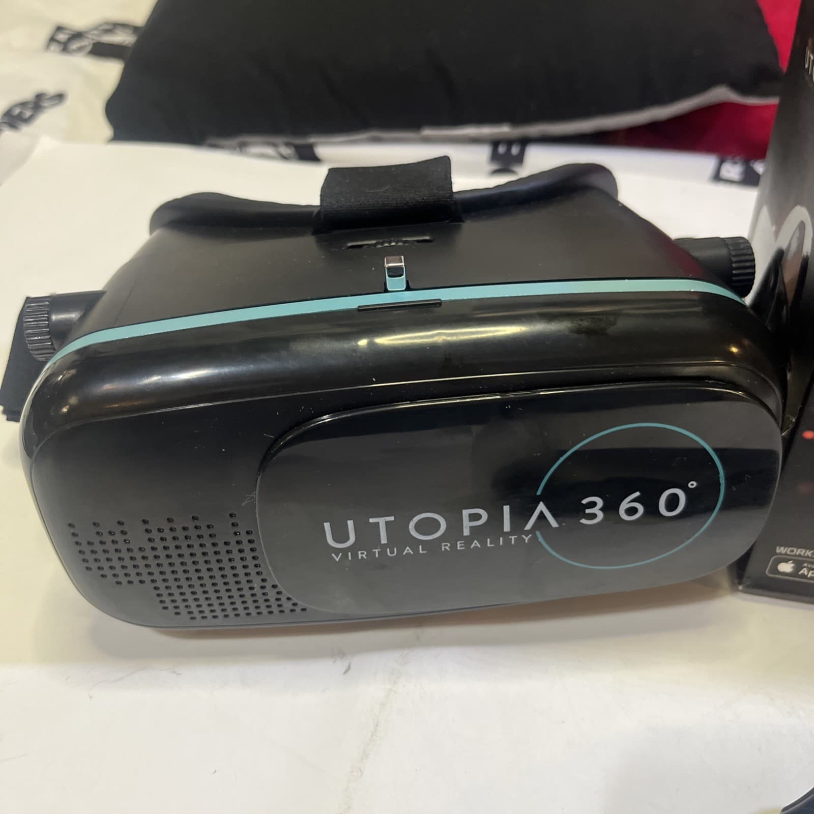 ReTrak Utopia 360° Virtual Reality Headset with Bluetooth Controller 4