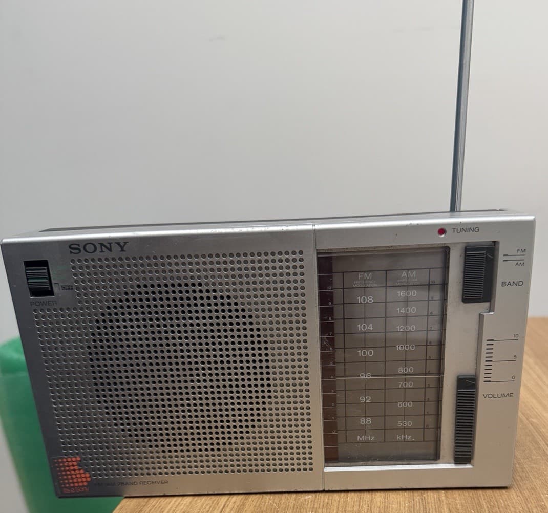 Sony ICF-710W AM/FM 2-Band Portable Radio Battery & AC Power - Cord Tested 2