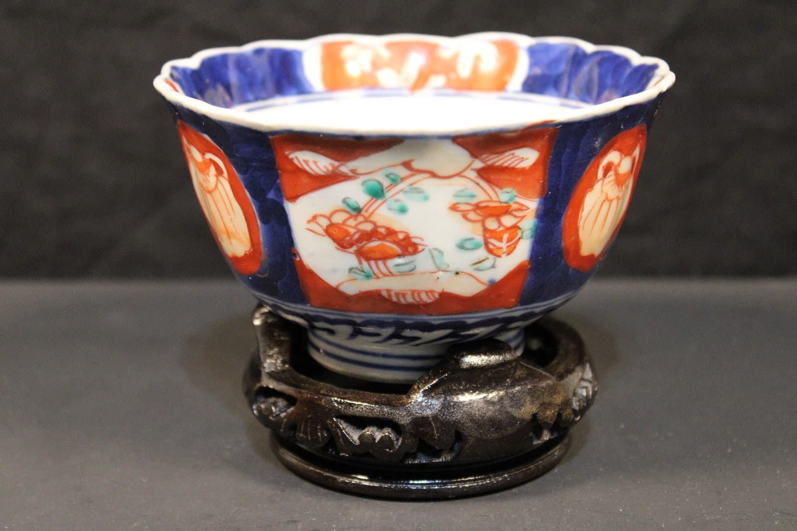 Antique Japanese Imari Porcelain Bowl – Scalloped Rim – Hand-Painted – Meiji Era 2