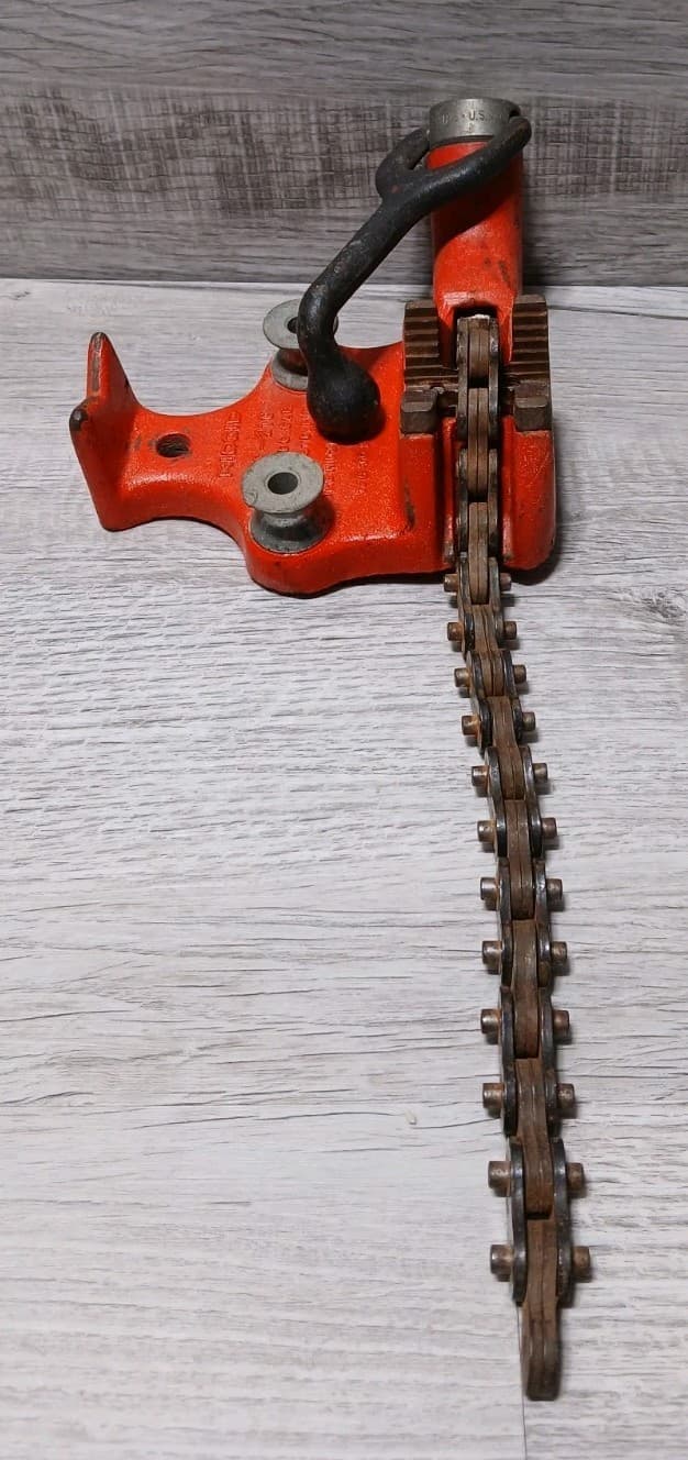 Ridgid BC-210 Bench Chain Pipe Vise 1/8" - 2 1/2" Pipe Capacity. Made in USA. 4
