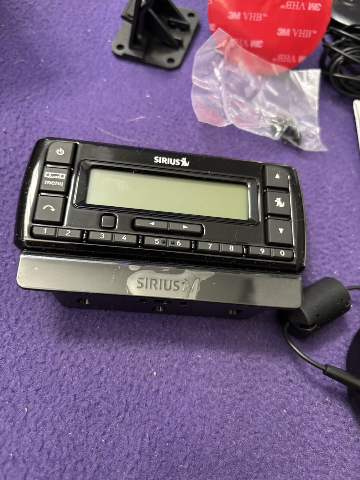 SiriusXM SSV7V1 Stratus 7 Satellite Doc and Play Radio Missing Aux Cord -Read 2