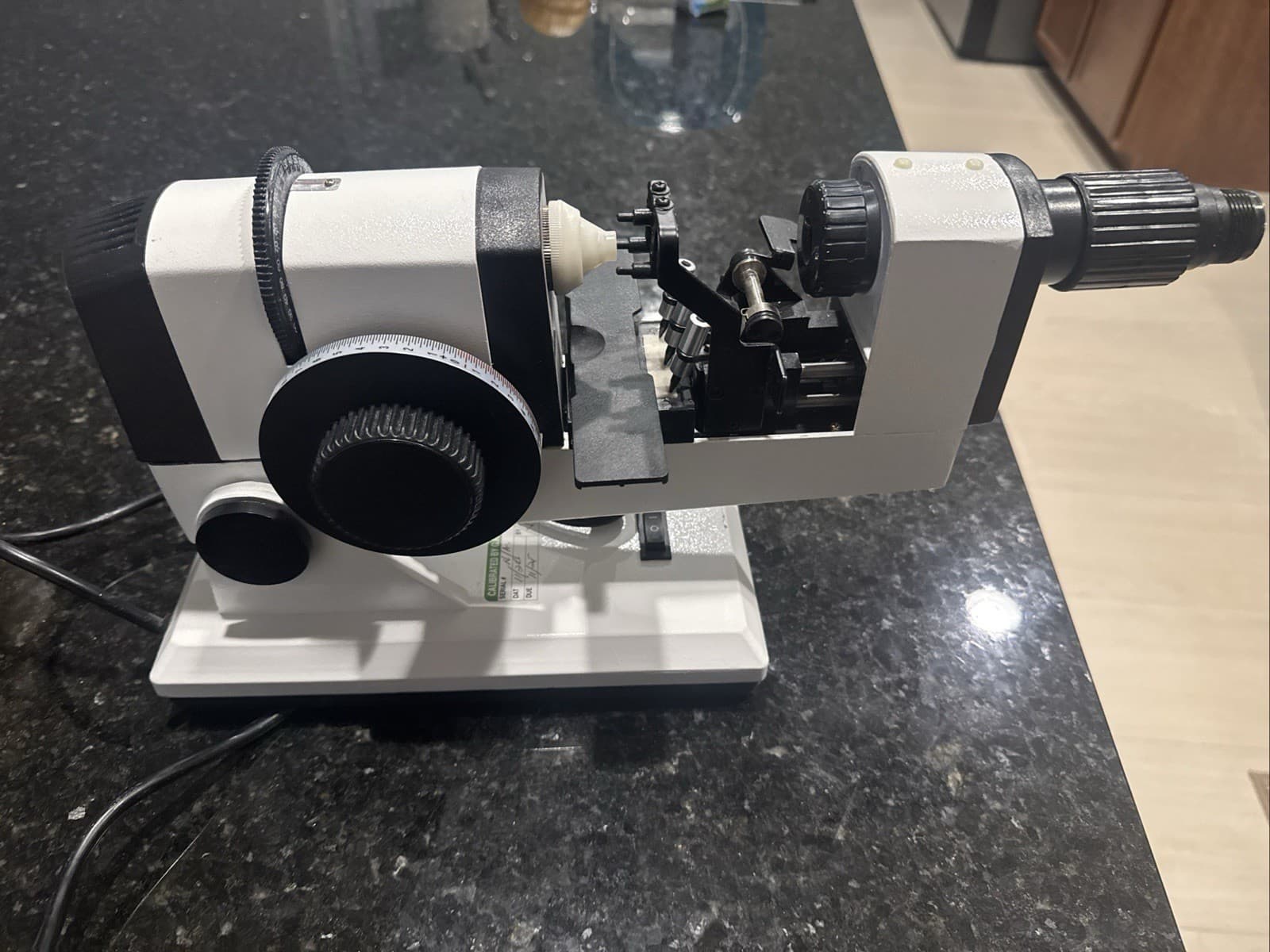 NJC-4 Optical Manual Lensometer Focimeter Lensmeter Optometry Equipment 110/220V 4