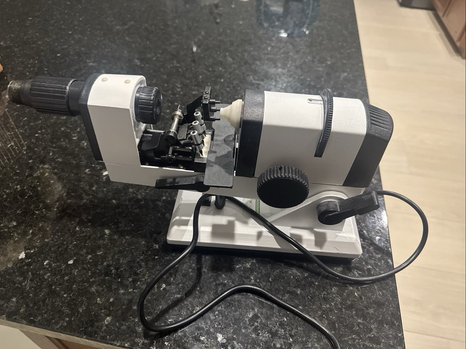 NJC-4 Optical Manual Lensometer Focimeter Lensmeter Optometry Equipment 110/220V 6