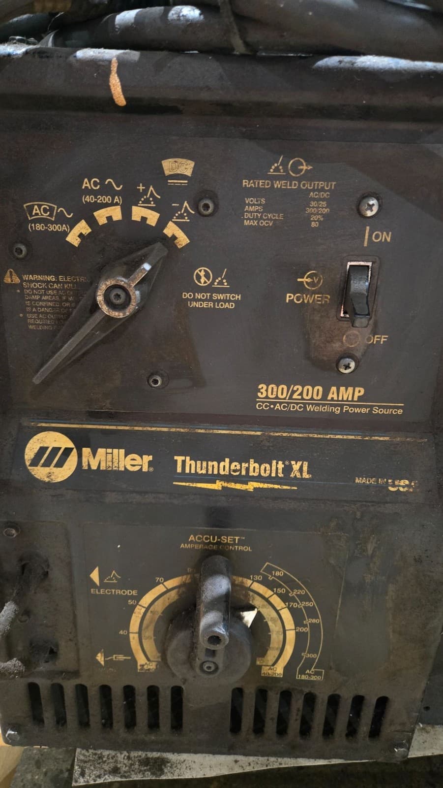 MILLER THUNDERBOLT XL 300 ARC WELDER USED 200/300 AMP POWER SOURCE 4