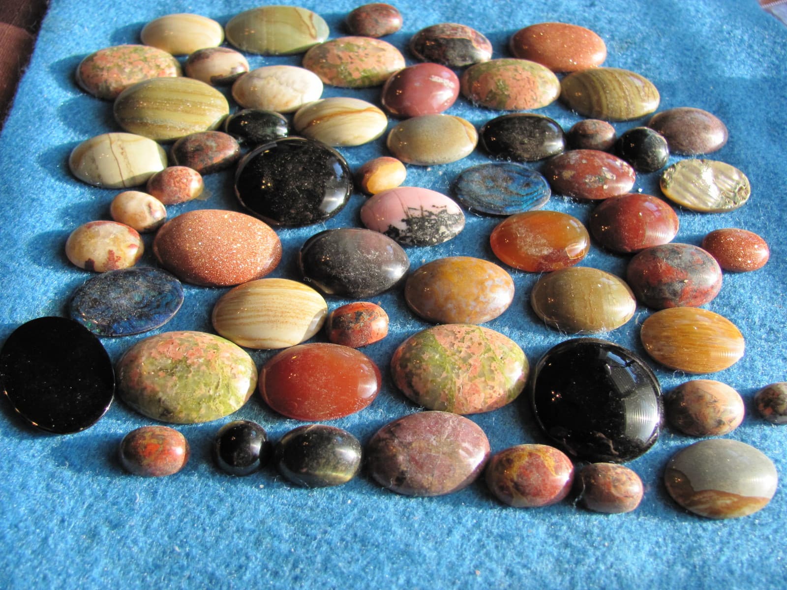   Fantastic Lot  of  57 pcs  Cabs  of mixed materials! 190 grams 2