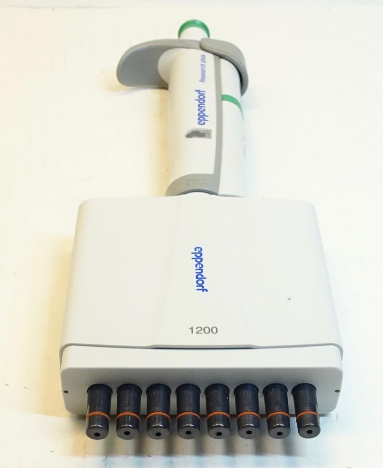 Eppendorf Research Plus 8, Multi-Channel 1200 Pipet, Pipette; 120-1200uL
