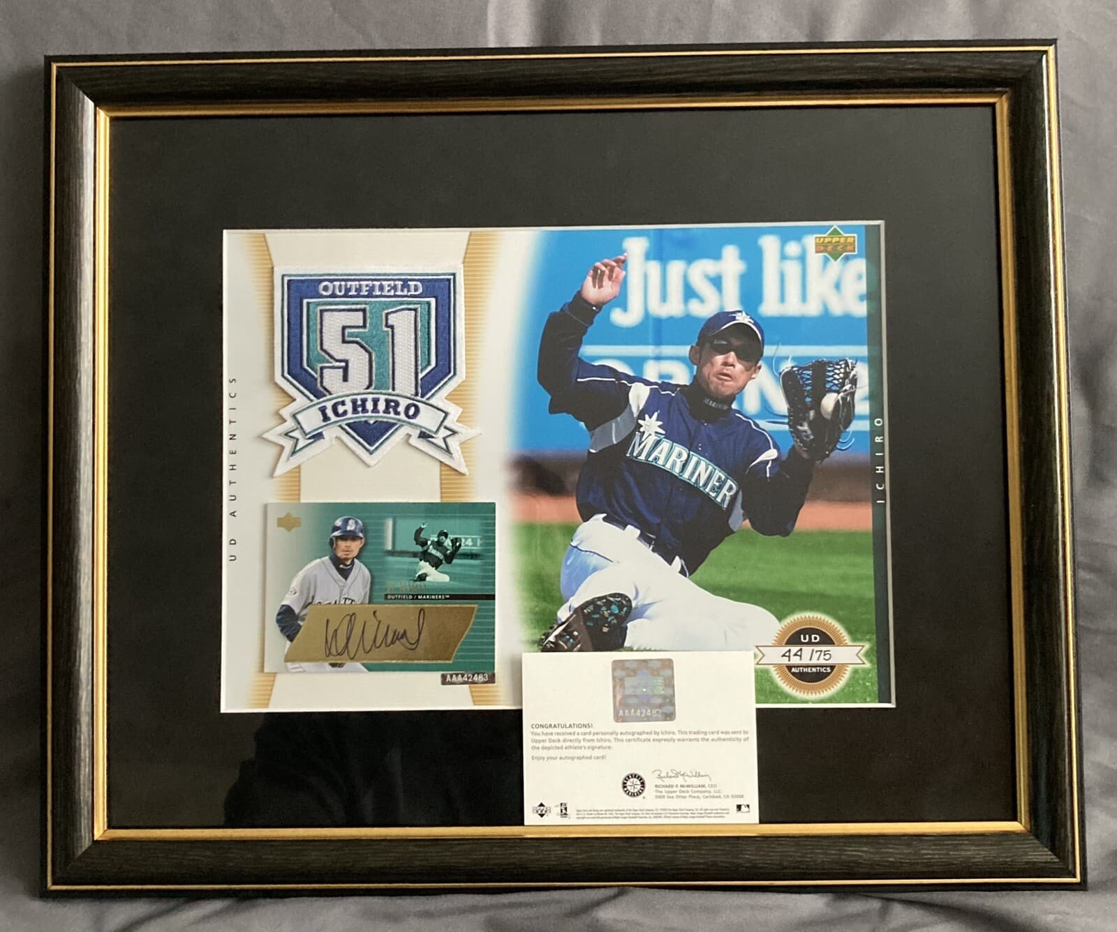 ICHIRO 2003 Upper Deck Authentics Framed 11X14 Autograph Photo #44/75 MARINERS 6