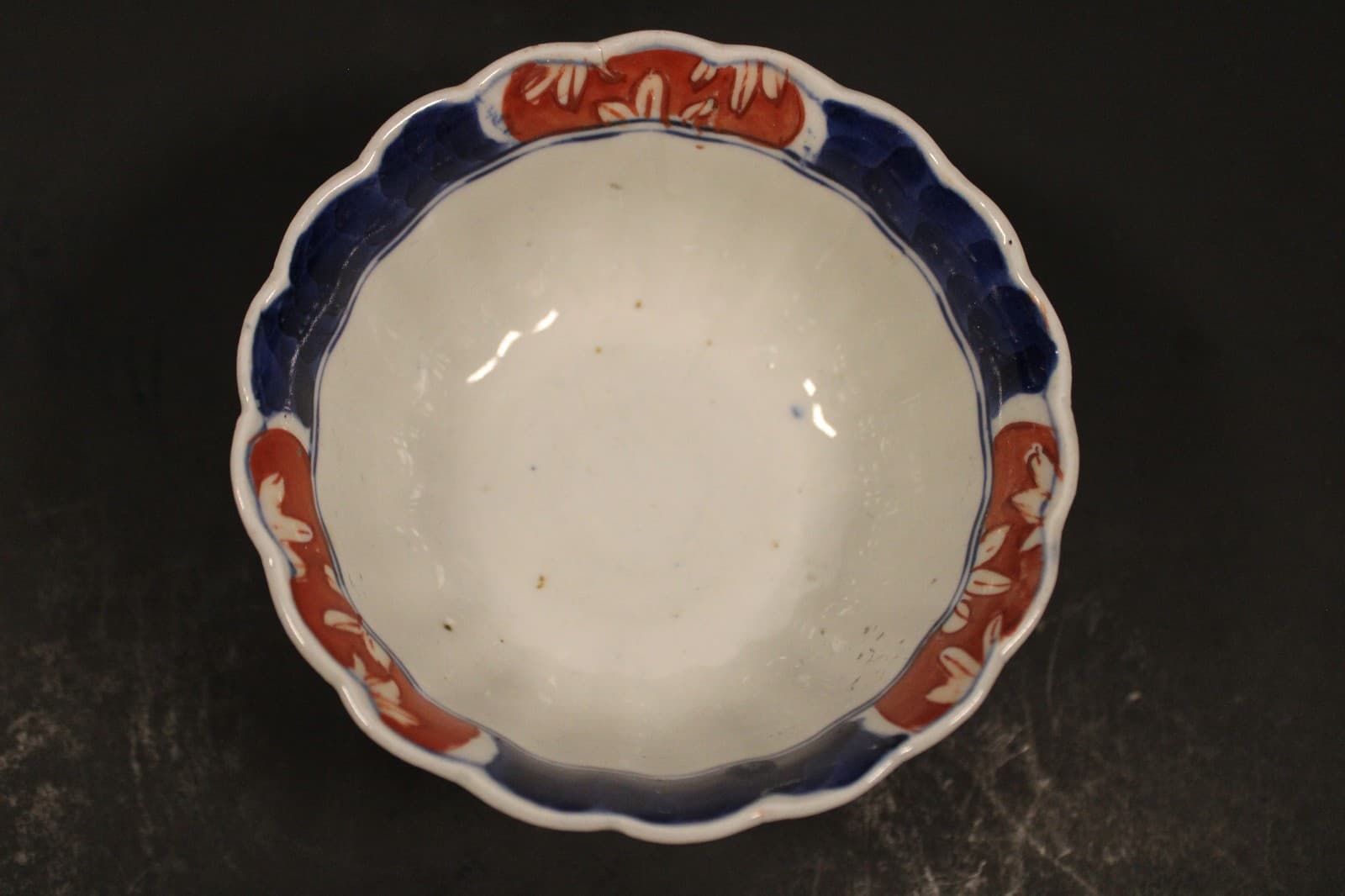 Antique Japanese Imari Porcelain Bowl – Scalloped Rim – Hand-Painted – Meiji Era 4