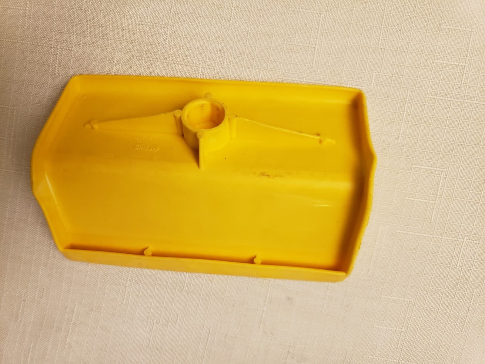 MATTEL 1982 REPLACEMENT YELLOW BENCH SEAT FOR BURGER KING RESTRAUNT 2