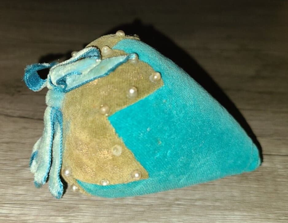 Vtg aqua / teal color large 3.5" velvet strawberry pincushion, seed pearls & bow 2