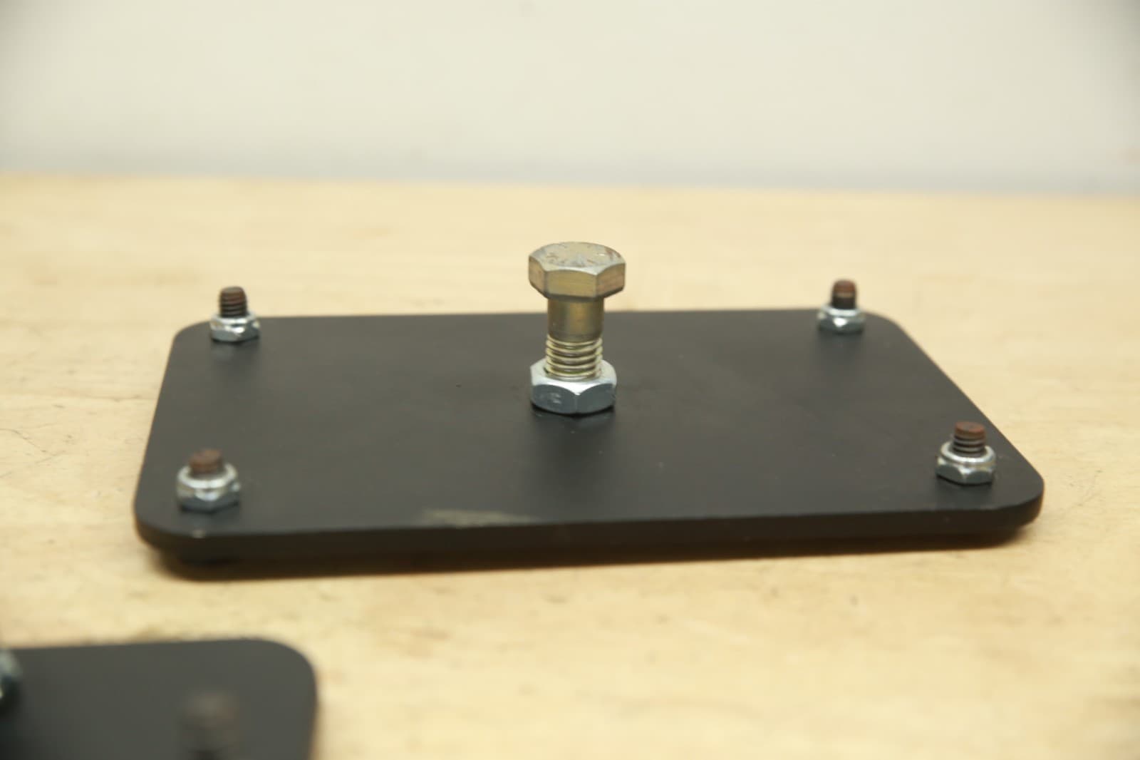 Q'STRAINT EZ Lock Bracket Plate for Invacare AVIVA STORM RX20 Power Chairs 5