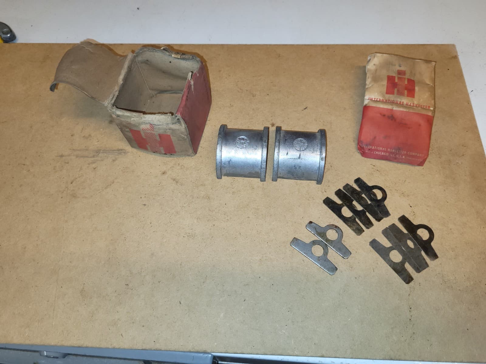 NOS 1.5 hp International IH M Rod Bearing Gas Engine Motor Hit Miss McCormick  2