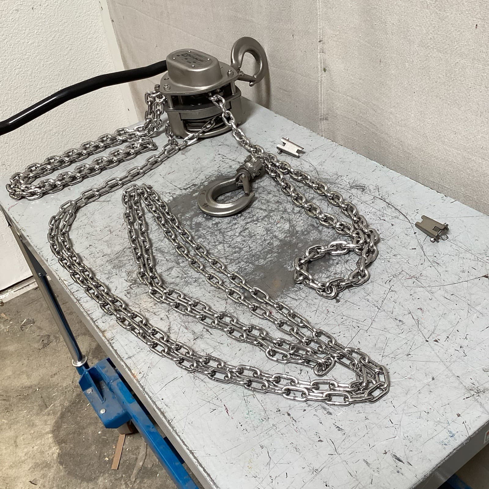 OZ LIFTING PRODUCTS OZSS010-10CH Manual Chain Hoist 2000lb Lift Cap 2