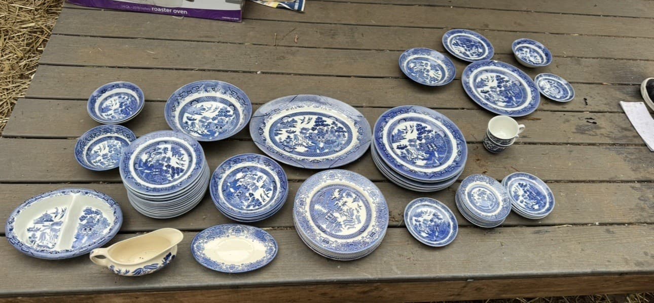 Vintage Blue Willow Dinnerware Set Huge Lot About 55lbs