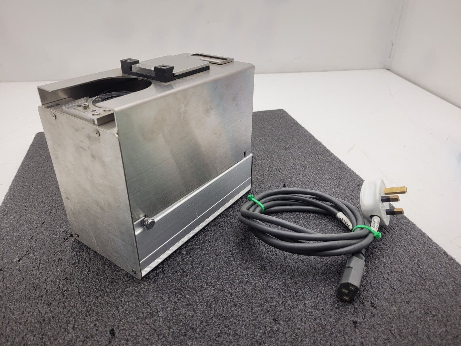 Nitto Seiko CO LTD DF200-CSI-M1 230VAC Disk Type Micro Screw Feeder 2x5mm Max 5