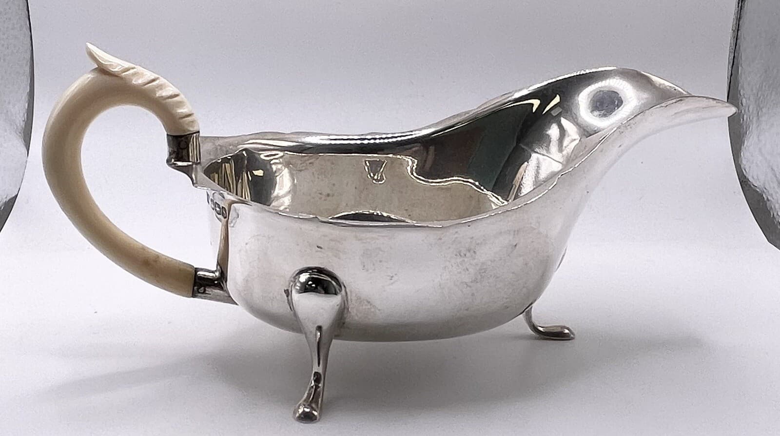 Sheffield England Viners Ltd Sterling Silver Gravy Boat c.1935