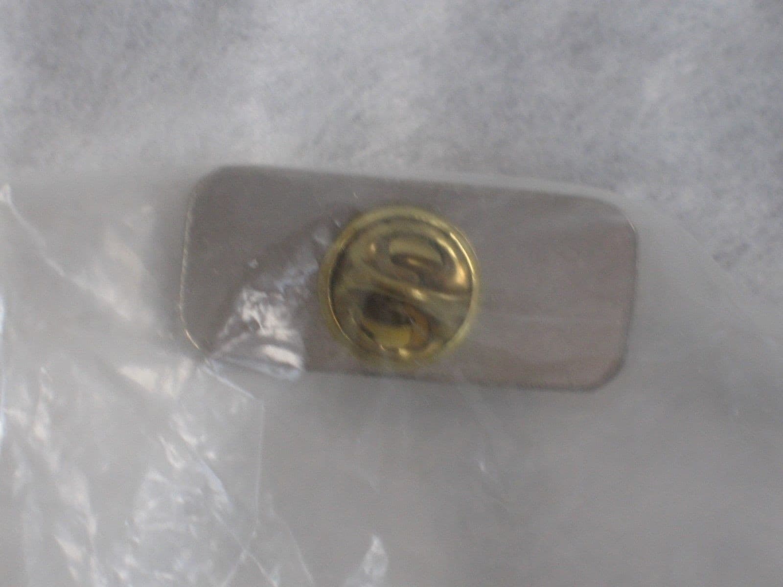 OLDER BUDWEISER LIGHT BEER 🍺 PIN BADGE METAL NEW SEALED IN ORIGINAL PACKAGE NOS 2