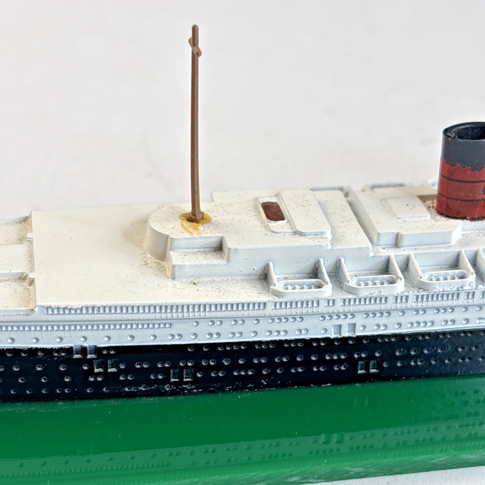 Vintage Official QUEEN MARY Souvenir Metal Die-Cast Scale Model 1968 England 5