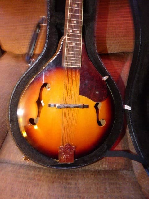 1998 FENDER FM-53S MANDOLIN  SUNBURST VERY NICE USED CONDITION W/NEW HARD CASE 3