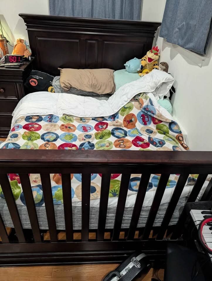 Baby Cache: Vienna 4-in-1 Convertible Crib to Full Size Bed 2