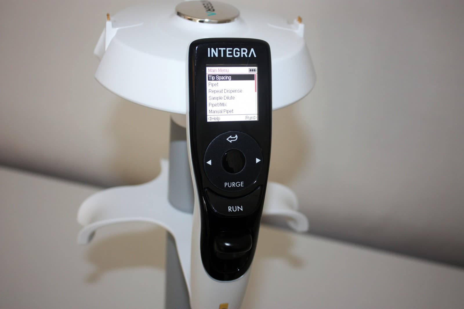 Integra Biosciences VOYAGER 4722 Electronic Pipette, 8 Channel, 5-125ul CAL'D 3