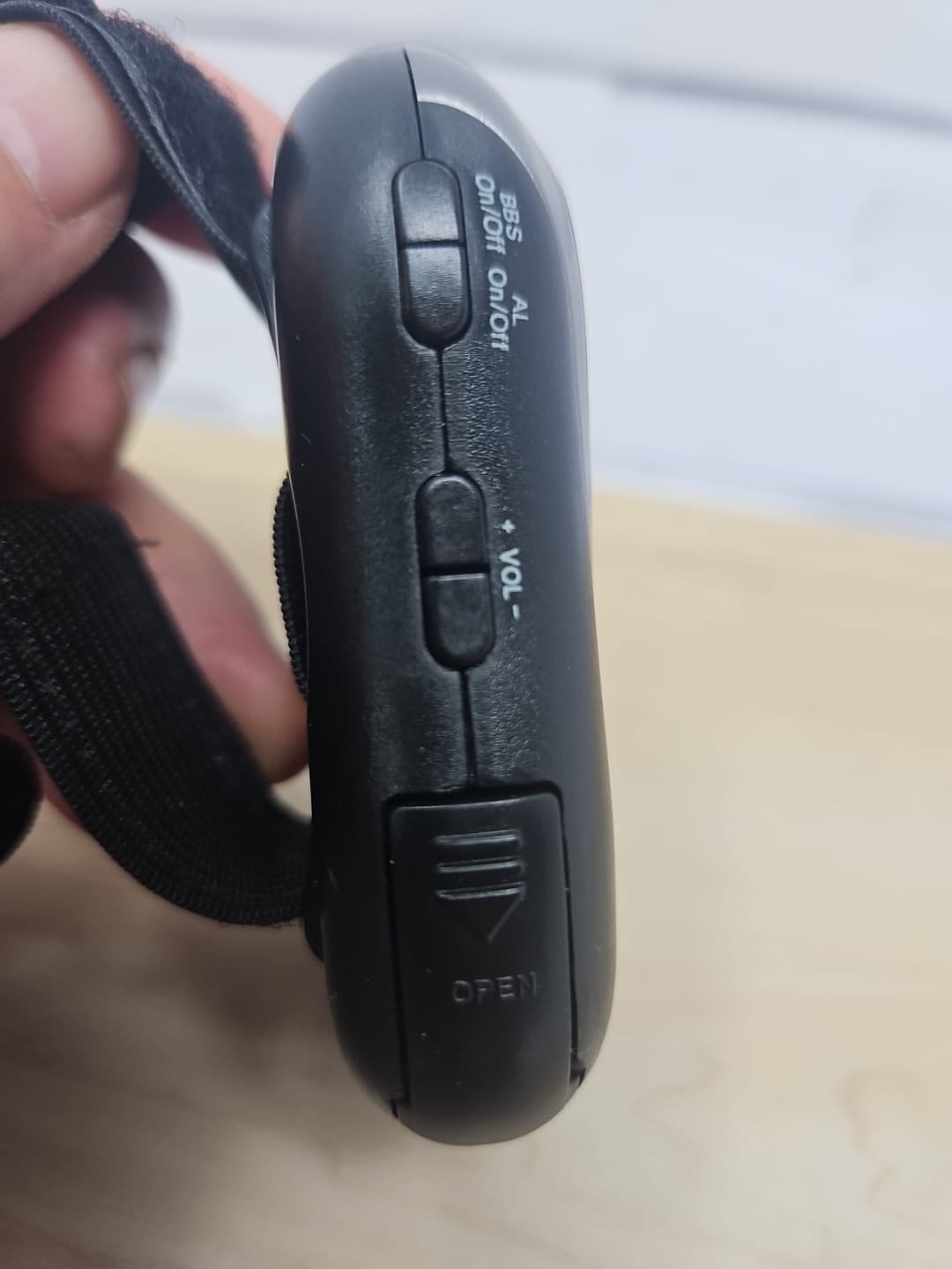 GPX Digital AM/FM Armband Radio With Headphones And Batteries Works Read 3