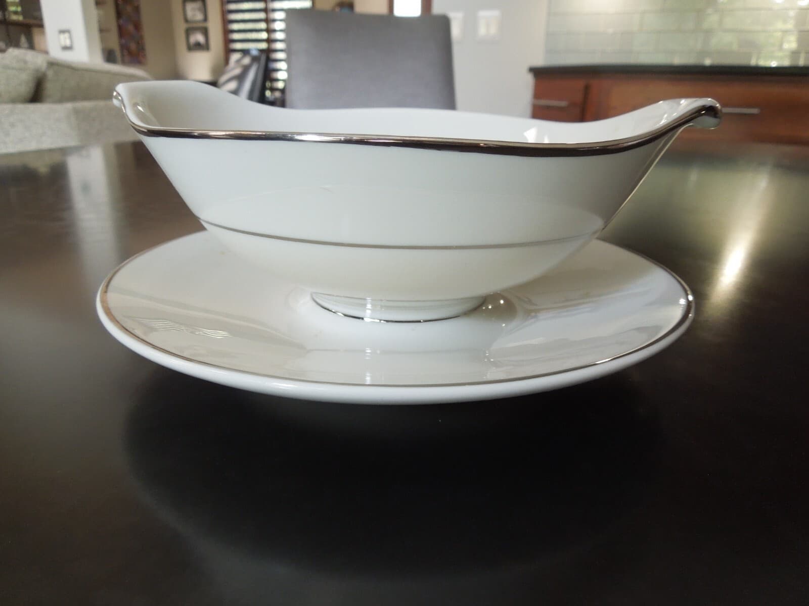 Gravy Boat with Attached Underplate Moderne (Platinum Trim) by ROYAL JACKSON 4