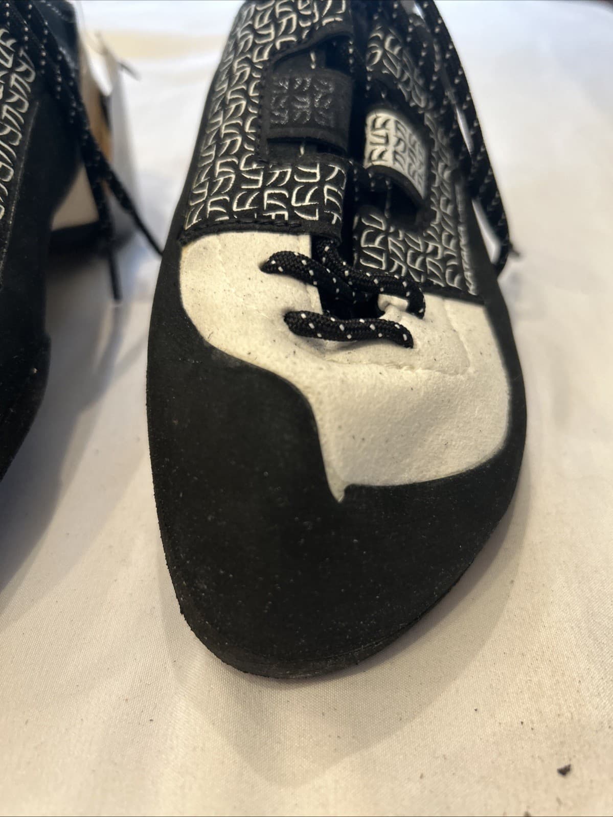 La Sportiva Katana Lace Women's Climbing Shoes, Size US 4, EUR 34.5, White/Black 5