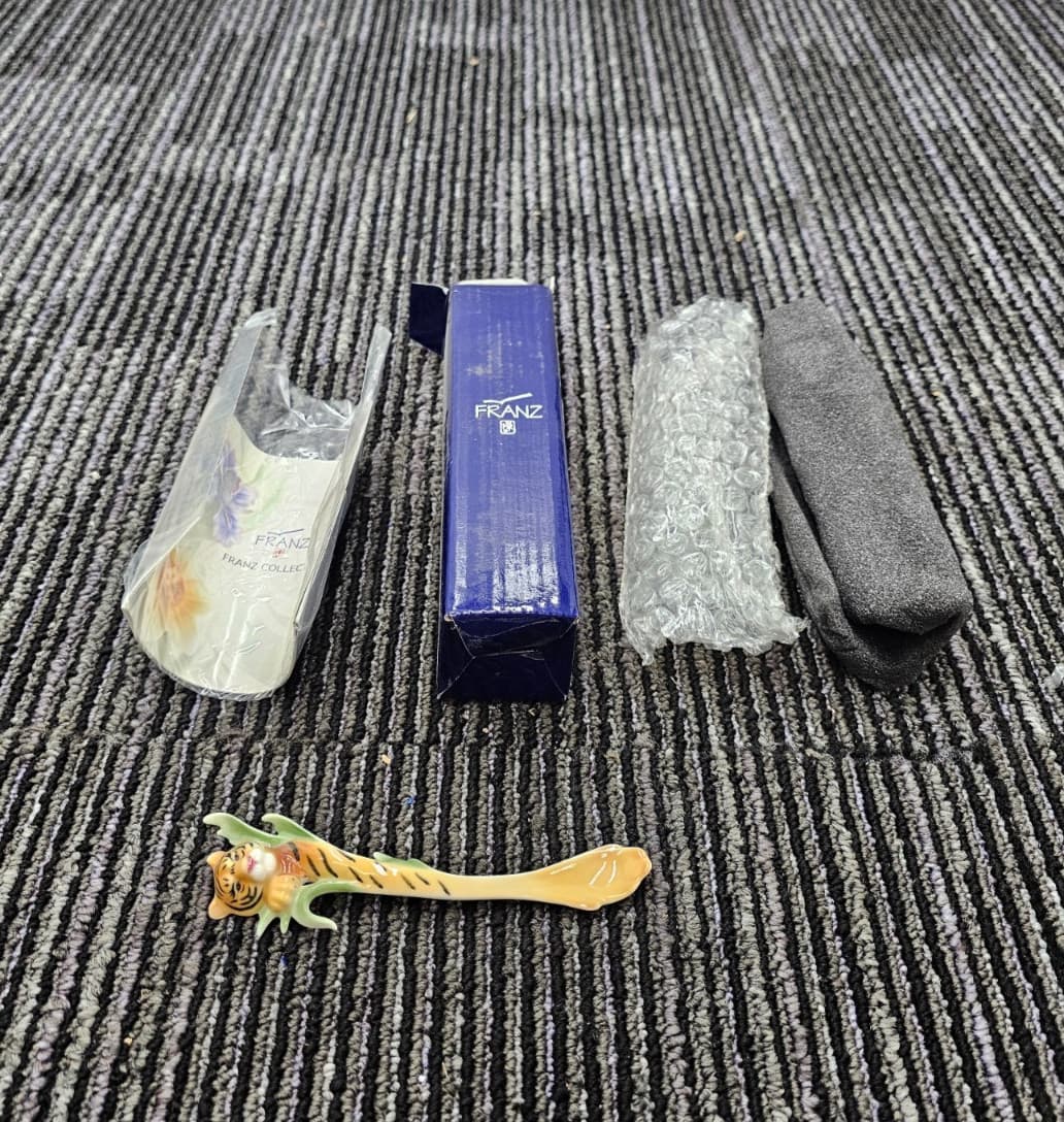 Franz FZ00453 Tiger Design Sculptured Porcelain Spoon Decoration Collection