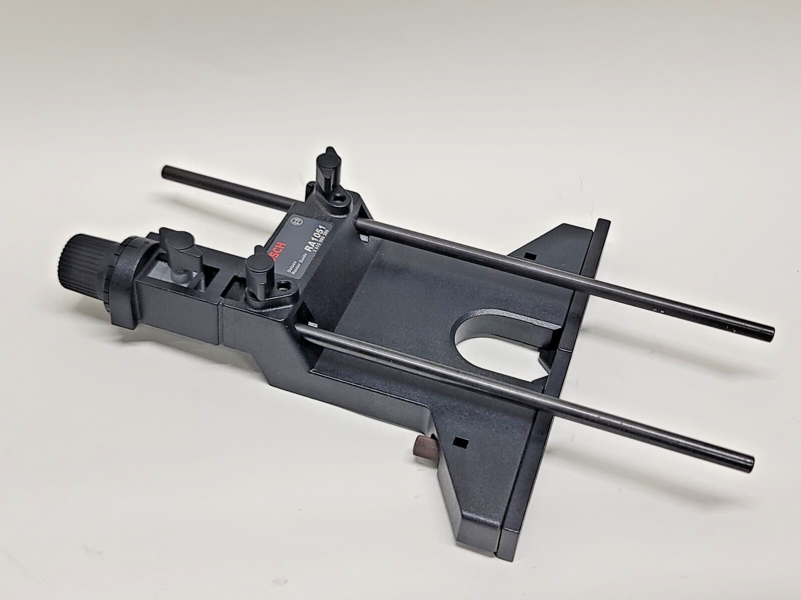 BOSCH RA1051 ADJUSTABLE EDGE GUIDE FOR ROUTER WOODWORKING