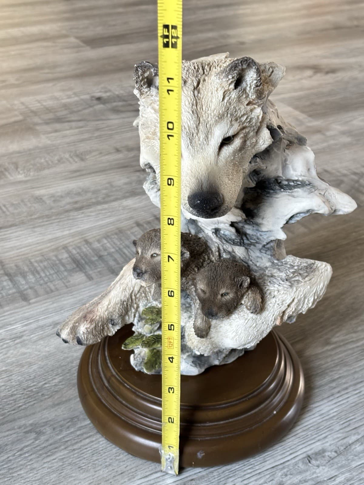 Vintage sculpture of a wolf and two wolf cubs by Mill Creek Studios.1999 2