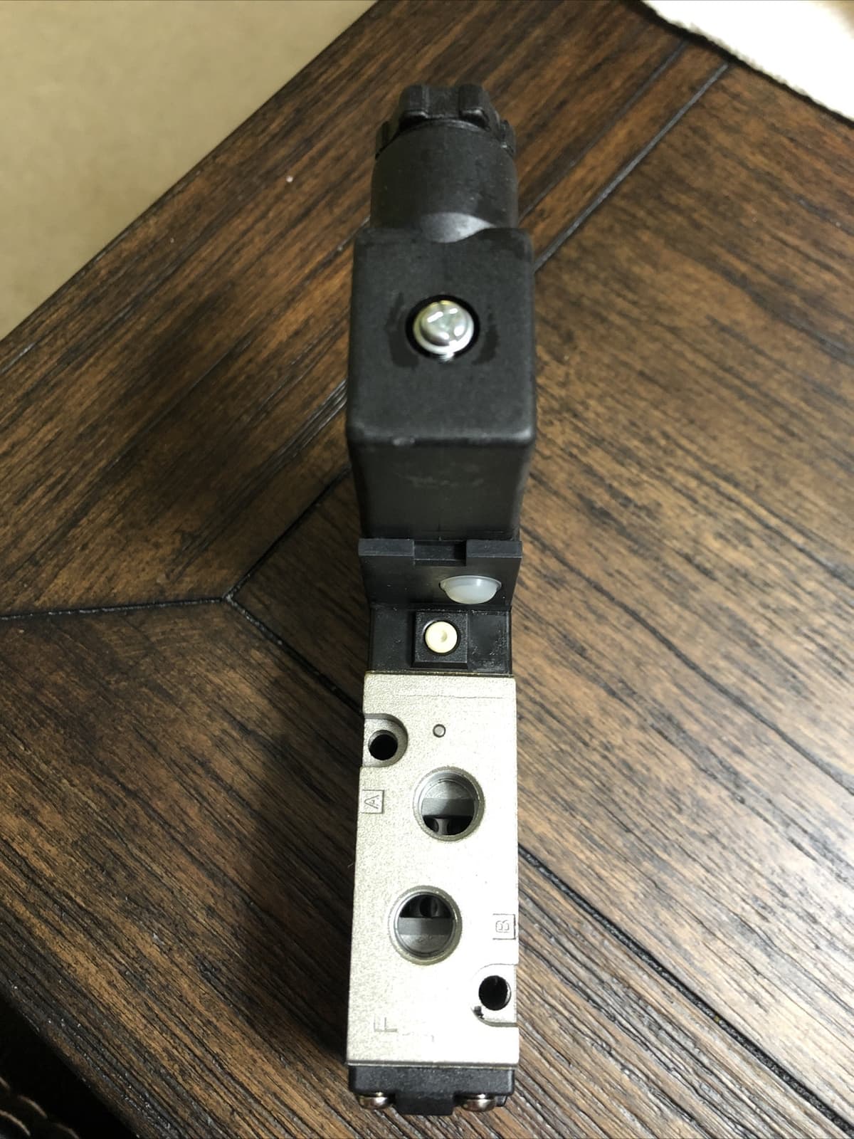 1PCS FOR SMC solenoid valve VFS1120-5DZ-01F 3