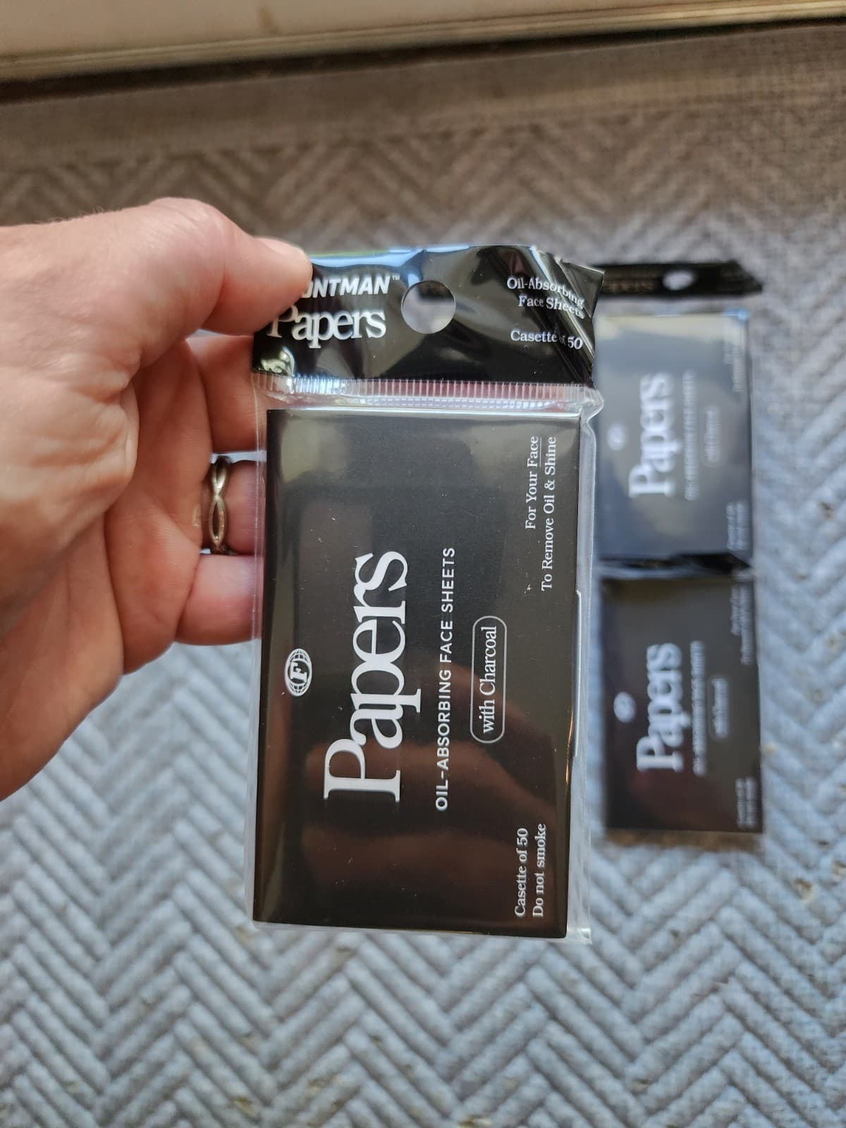 Lot Of 4 Packs Frontman Oil-Absorbung Face Sheets With Charcoal NEW, 200 Papers 3