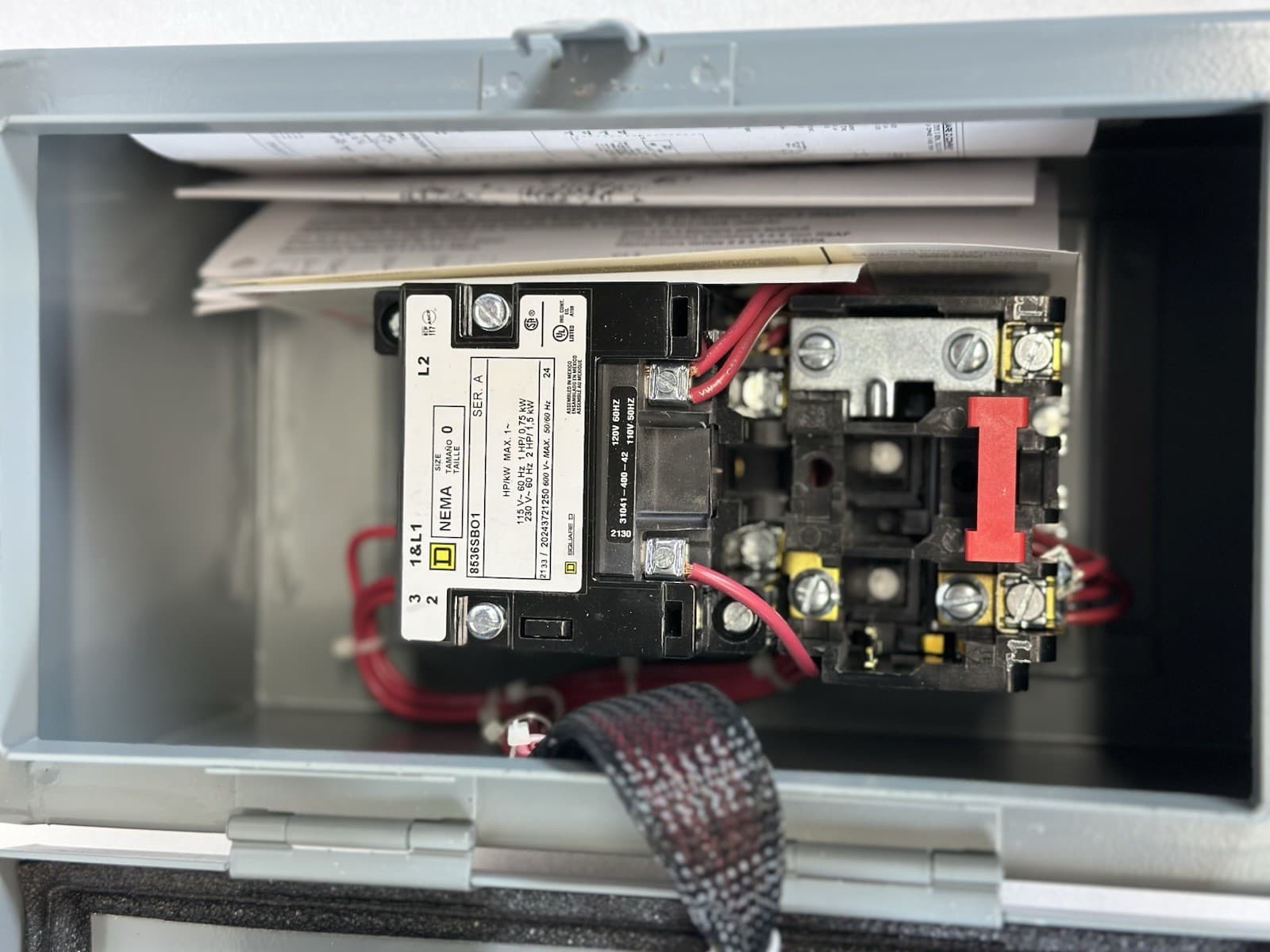 Square D 8536SBA1V02CP51P52. Motor Starter 600V AC 2 Pole Single Phase 120V 6