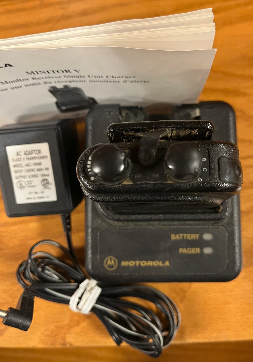 Motorola Minitor III Alert Monitor Receiver Pager & Charger & Manual - Powers Up 4