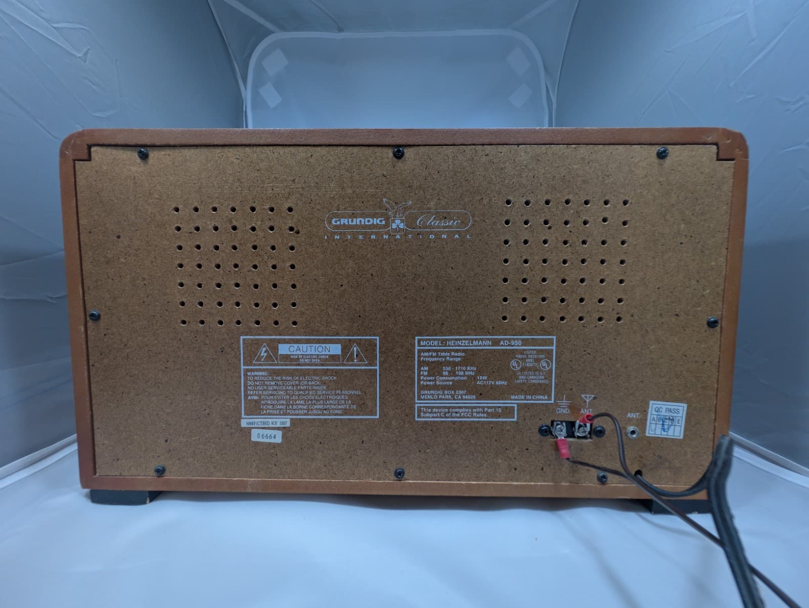 Grundig Classic Heinzelmann AD-950 Am/FM Radio 3