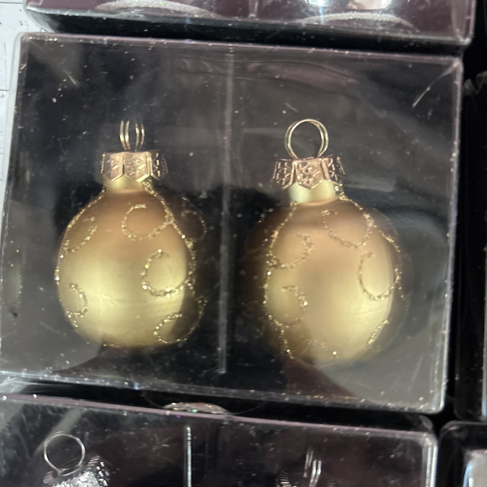 7 DEMURE DAMASK 1.5" Christmas Ornament Place Card Holders 6