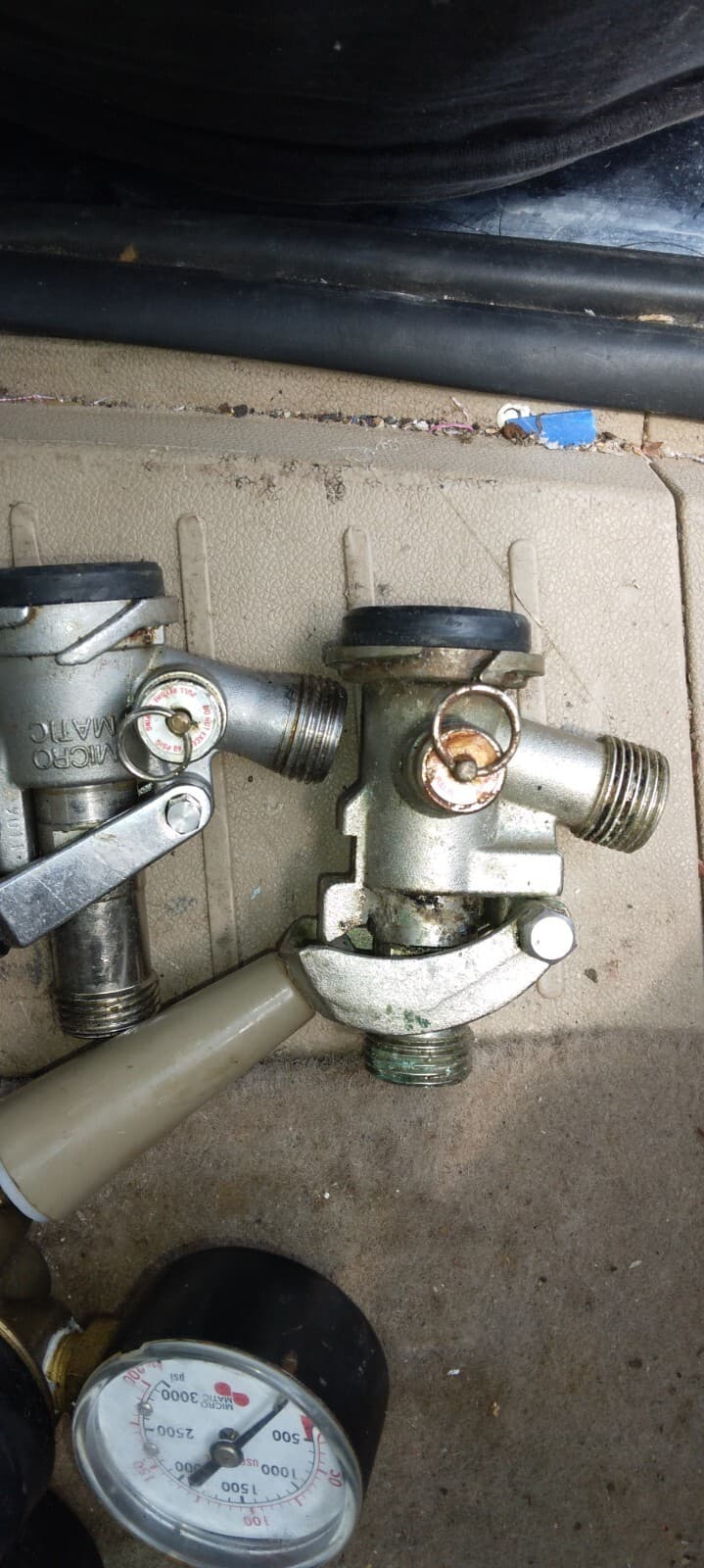 micro matic Keg couplers And Co2 Tank Guages  4