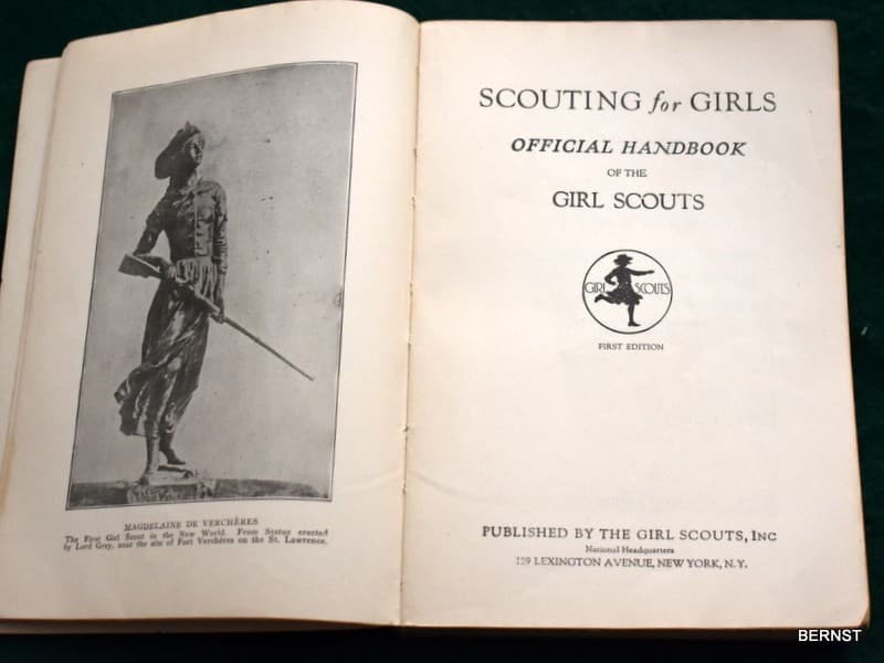 VINTAGE GIRL SCOUT HANDBOOK - SCOUTING FOR GIRLS 1920 - 1st EDITION 4