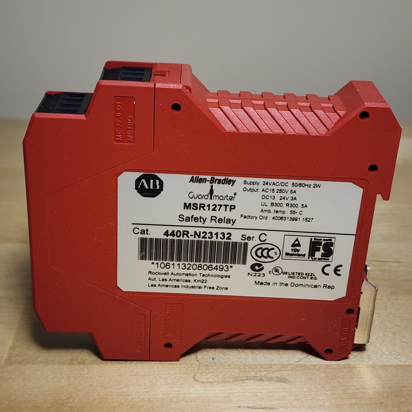 Allen-Bradley 440R-N23132 Safety Relay MSR127TP 24VAC/DC 2