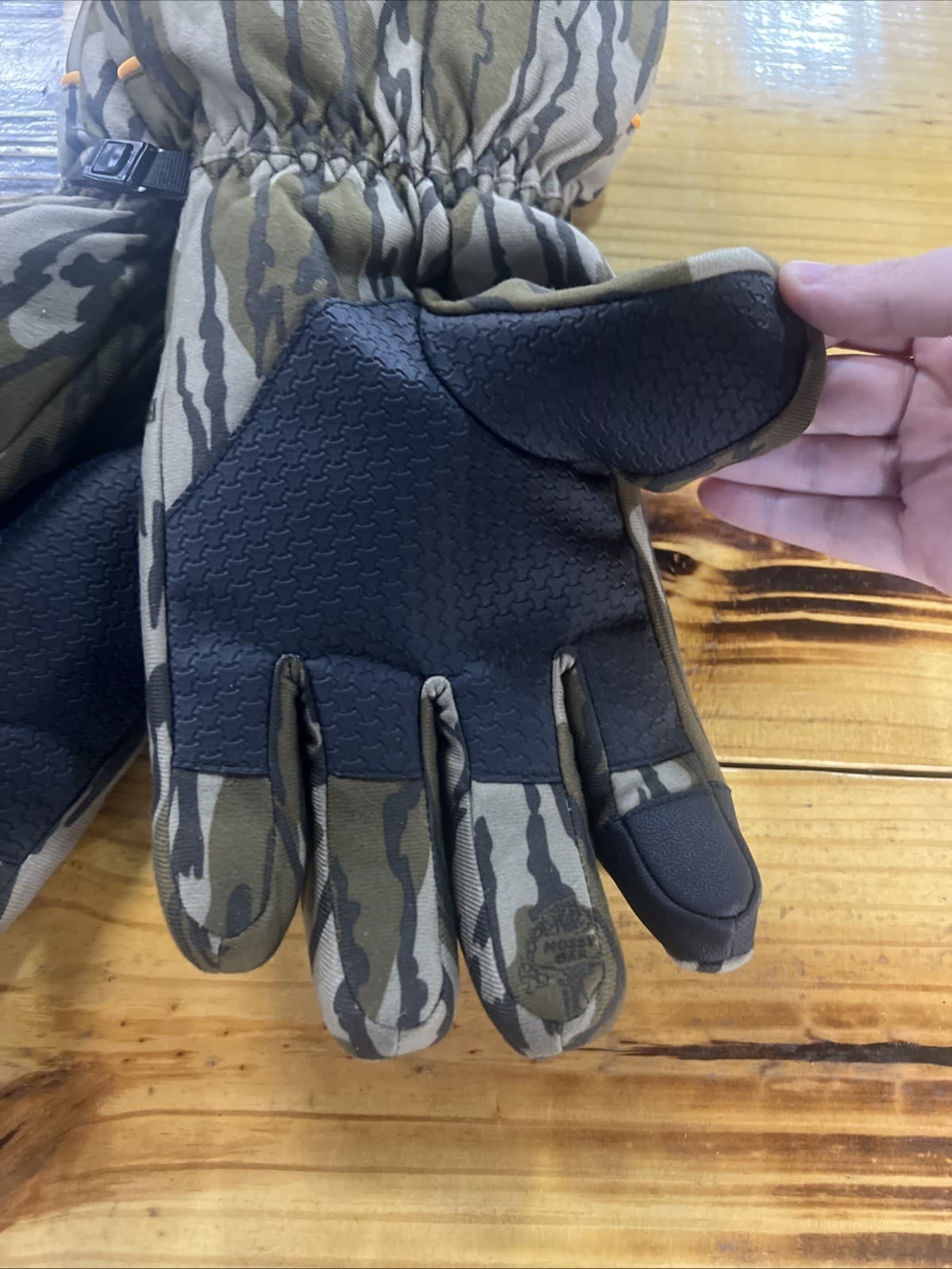 MUDDY WATERPROOF INSULATED GLOVES MOSSY OAK BOTTOMLAND  4