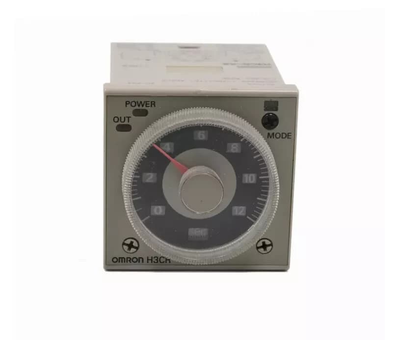 NEW IN BOX OMRON Timer H3CR-A8 H3CRA8 100-240VAC 2