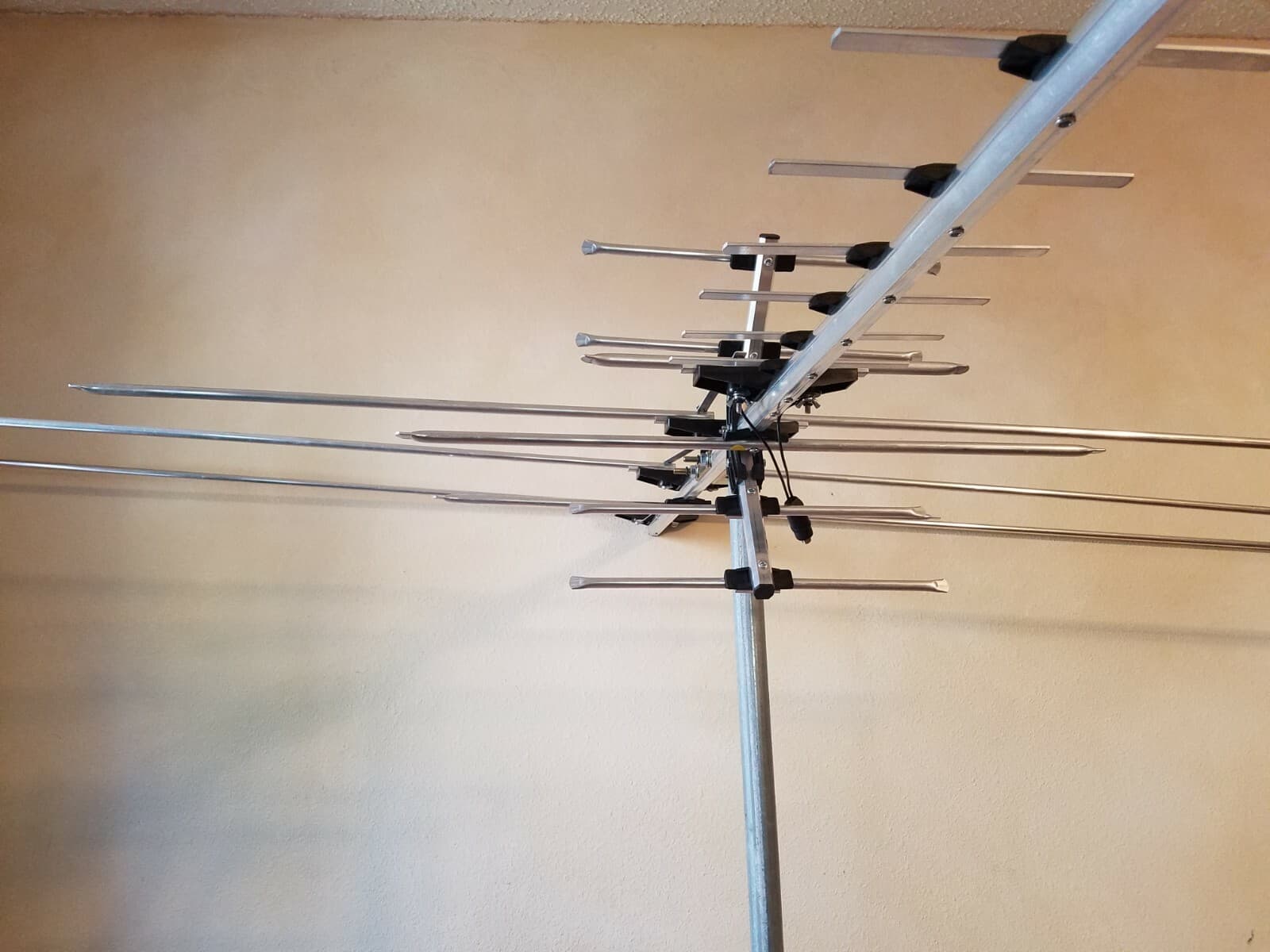 250 Mile Long Range HDTV1080p Outdoes 990 m TV Antenna Digital UHF/VHF FM Radio 3