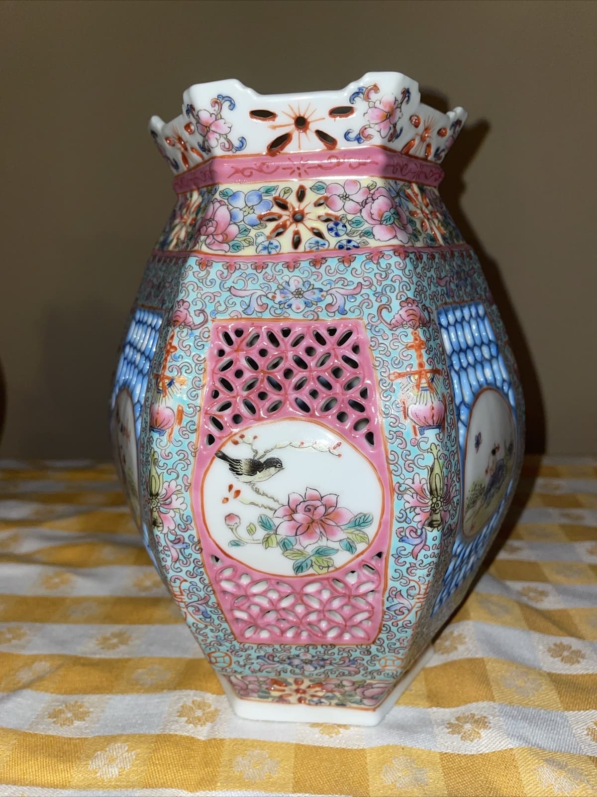 Pair of  Reticulated Porceain Wedding Lamps w/ Matching Base. Made In China 3