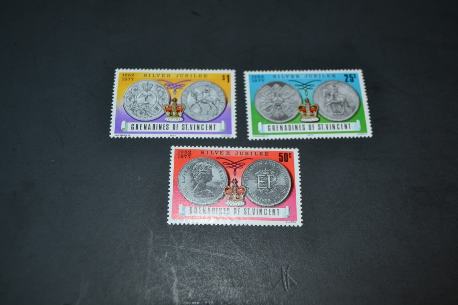 ST. VINCENT & GRENADINES SCOTT #116-118 SILVER JUBILEE QUEEN ELIZABETH MNH SET